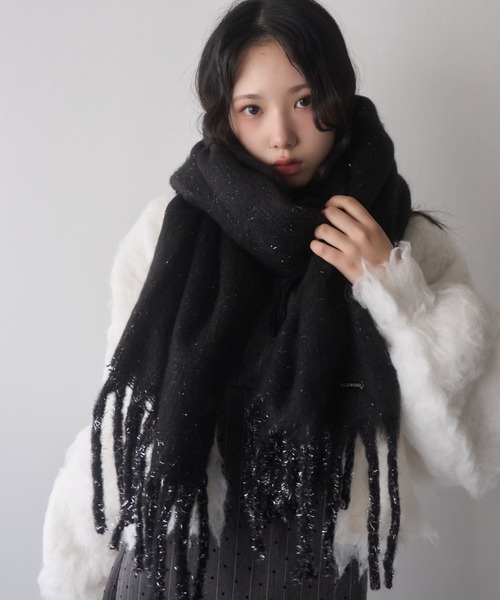 mellowneon（メロウネオン）の「グリッターラメボリュームマフラー（マフラー・レディース・ピンク/グレー/ブルー/アイボリー/ブラック/ブラウン/ボルドー・FREE）」の3枚目の写真