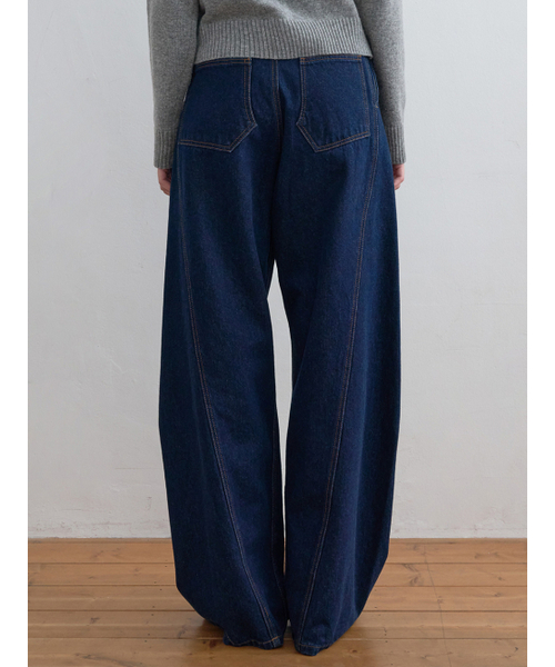Kijun(キジュン)の「Curved Seam Wide Jeans Indigo(デニムパンツ・レディース・その他・LARGE/SMALL/MEDIUM)」の3枚目の写真