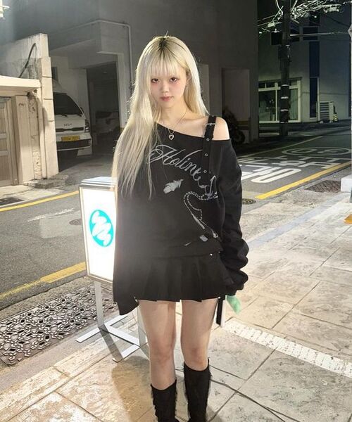 FANCY CLUB(ファンシークラブ)の「ワンショルダーバックルスウェットシャツ (ブラック)_F24ZB063(スウェット・レディース・その他・ONE)」の4枚目の写真