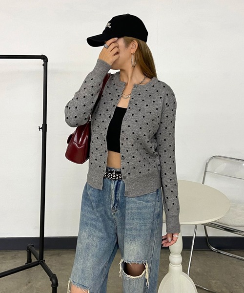 non-hedge(ノンヘッジ)の「ドット柄ショート丈ニットカーディガン(カーディガン/ボレロ・レディース・グレー/ブラック・FREE)」の4枚目の写真
