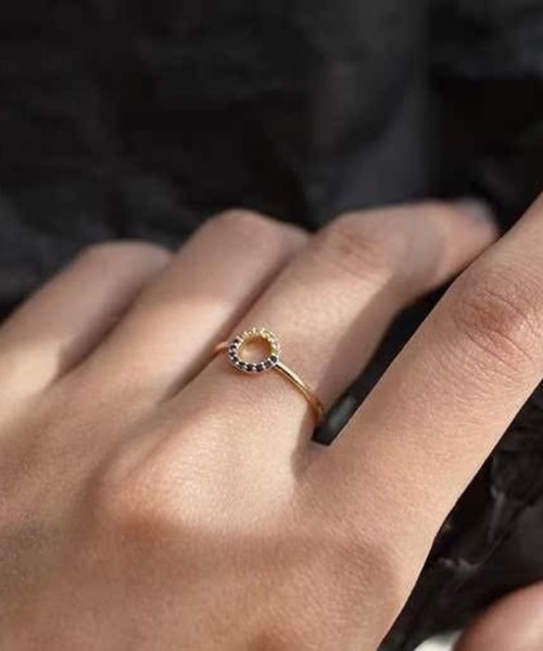 yu-ka(ユーカ)の「YU-KA:ジルコニアサークルスキンリング zirconia circle ring(リング・レディース・ゴールド・FREE)」の2枚目の写真