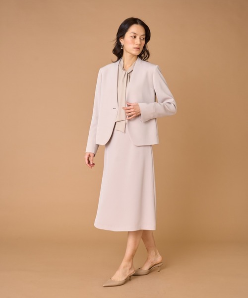 INED（イネド）の「バックサテンジョーゼット ボウタイブラウス（シャツ/ブラウス・レディース・サンドグレー/オフホワイト/ネイビー・7号/9号/11号）」の6枚目の写真