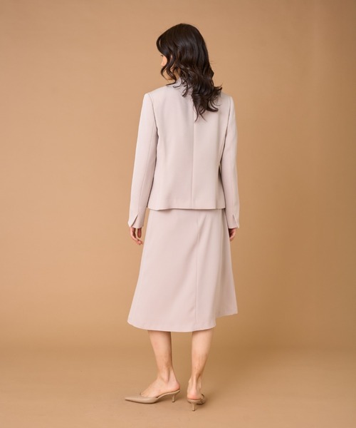 INED（イネド）の「バックサテンジョーゼット ボウタイブラウス（シャツ/ブラウス・レディース・サンドグレー/オフホワイト/ネイビー・7号/9号/11号）」の8枚目の写真