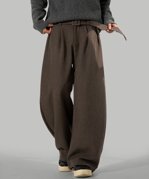 TOBEE(トゥビー)の「【TOBEE】ツータックベルト バレルレッグ ワイドスラックスパンツ(2タイプ レギュラー / 裏起毛)(スラックス・メンズ・ブラック/ダークグレー/オートミール/ブラウン/ブラウン系その他/グレー系その他/ベージュ系その他/ブラック系その他・LARGE/MEDIUM/X-LARGE)」の6枚目の写真