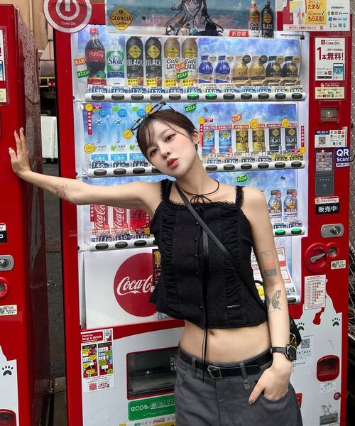 ROSEFRANTZ（ロゼフランツ）の「Lace Off Shoulder Sleeveless [Black]（シャツ/ブラウス・レディース・ブラック・MEDIUM/SMALL）」の5枚目の写真