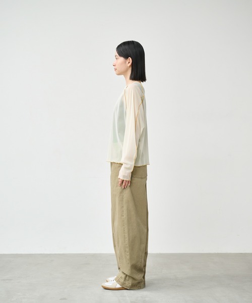 kha:ki（カーキ）の「「KHA:KI / カーキ」カラーステッチ シアートップ（Tシャツ/カットソー・レディース・ライトイエロー/オリーブ/インディゴブルー・1）」の22枚目の写真