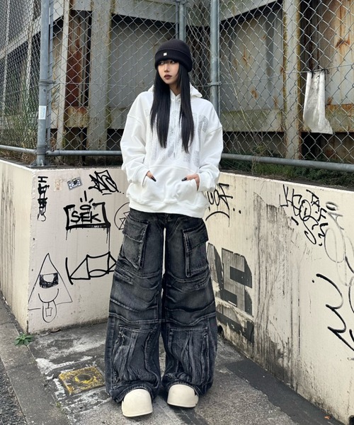 KsG（ケーエスジー）の「マルチポケットロングストリングパンツ（デニムパンツ・レディース・ブラック/ブルー・MEDIUM/SMALL/LARGE/X-LARGE）」の3枚目の写真