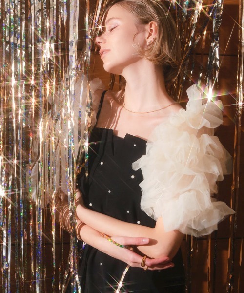 DONOBAN（ドノバン）の「【ANDRESD】mixing frills bolero 結婚式 パーティードレス オケージョンドレス お呼ばれ 二次会 成人式 同窓会（その他トップス・レディース・アイボリー/チャコール/ブラック・M）」の2枚目の写真