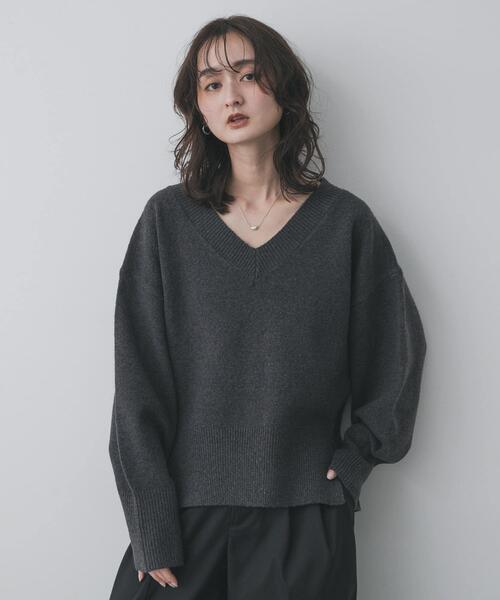 SENSE OF PLACE by URBAN RESEARCH（センスオブプレイスバイアーバンリサーチ）の「『洗濯可』サイドスリットVネックニット（ニット/セーター・レディース・ネイビー/チャコールグレー/アイボリー/ミント・ONE）」の3枚目の写真