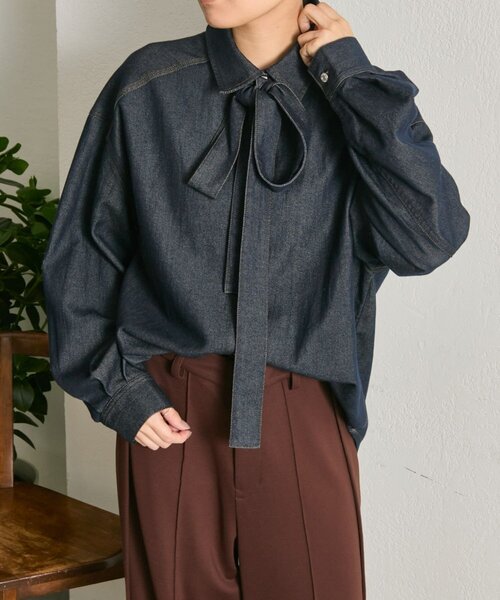 ear PAPILLONNER(イアパピヨネ)の「デニムリボンシャツ【SUM1 STYLE】(シャツ/ブラウス・レディース・インディゴブルー・FREE)」の1枚目の写真