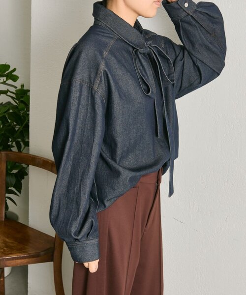 ear PAPILLONNER(イアパピヨネ)の「デニムリボンシャツ【SUM1 STYLE】(シャツ/ブラウス・レディース・インディゴブルー・FREE)」の13枚目の写真