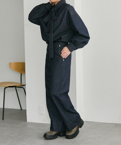 ear PAPILLONNER(イアパピヨネ)の「デニムリボンシャツ【SUM1 STYLE】(シャツ/ブラウス・レディース・インディゴブルー・FREE)」の2枚目の写真