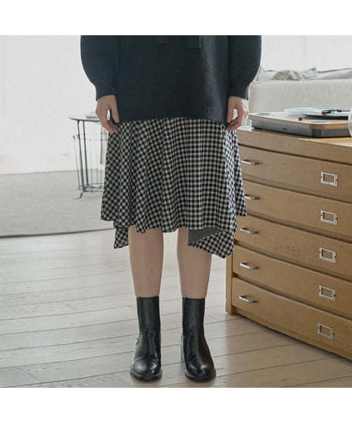 AVANT-G(アバン)の「Unbalanced Check Skirt - RED(スカート・レディース・ベージュ/レッド・FREE)」の2枚目の写真