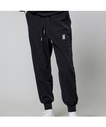 OVERTIA（オーバーシャ）の「Functional fleece warm-up 9-part bottoms in black (unisex)（スウェットパンツ）」