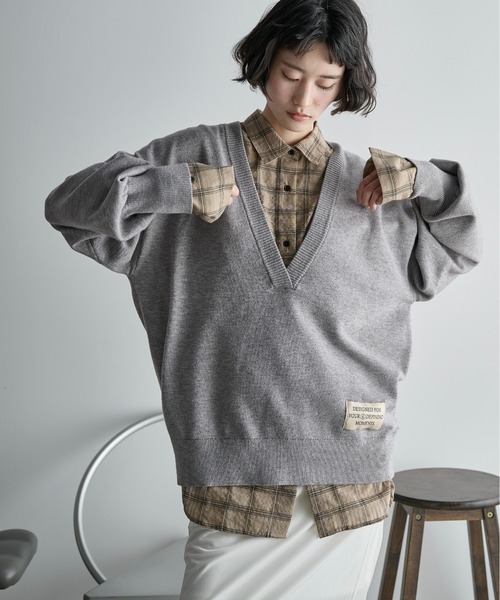 THE YOn(ザヨン)の「ディープVネックルーズニットトップス(ニット/セーター・レディース・グレー/セージグリーン/レッド/ベージュ・FREE)」の8枚目の写真
