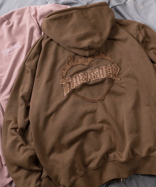 THRASHER(スラッシャー)の「【70】【THRASHER/スラッシャー】ピグメント加工 ダメージデニムロゴ 裏毛 ジップパーカー/ハートデザイン/ダブルジップ/ショート丈有り(パーカー・レディース・ブラウン/チャコールグレー/グレー/ピンク・FREE/M/L/XL)」の1枚目の写真