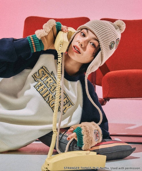 niko and...(ニコアンド)の「【STRANGER THINGS】コラボ アソートスウェットプルオーバー(スウェット・レディース・チャコール/ネイビー/ナチュラル/オフホワイト・LARGE/MEDIUM)」の4枚目の写真