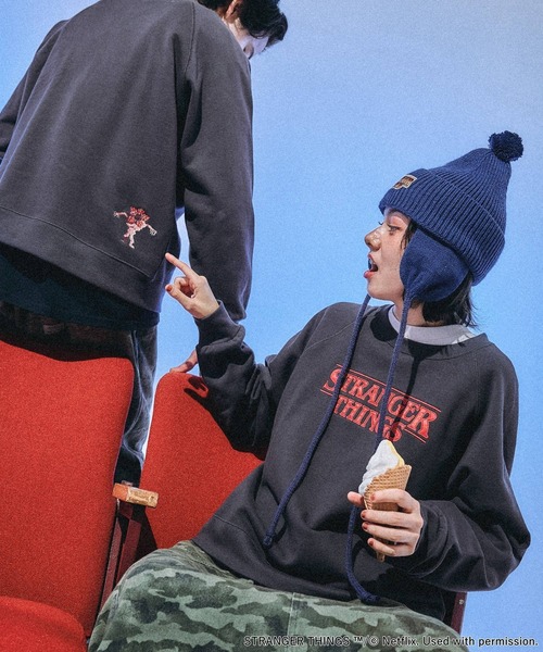 niko and...(ニコアンド)の「【STRANGER THINGS】コラボ アソートスウェットプルオーバー(スウェット・レディース・チャコール/ネイビー/ナチュラル/オフホワイト・LARGE/MEDIUM)」の1枚目の写真