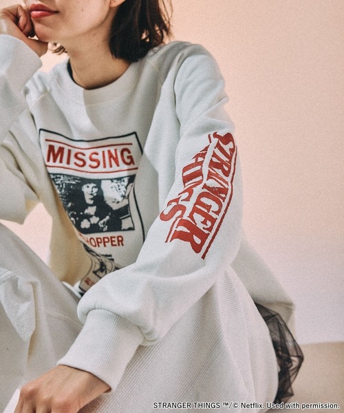 niko and...(ニコアンド)の「【STRANGER THINGS】コラボ アソートスウェットプルオーバー(スウェット・レディース・チャコール/ネイビー/ナチュラル/オフホワイト・LARGE/MEDIUM)」の11枚目の写真