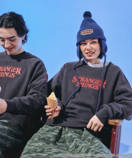 ストレンジャーシングス niko and… アソートスウェット　チャコール STRANGER THINGS】コラボ アソートスウェットプルオーバー（スウェット