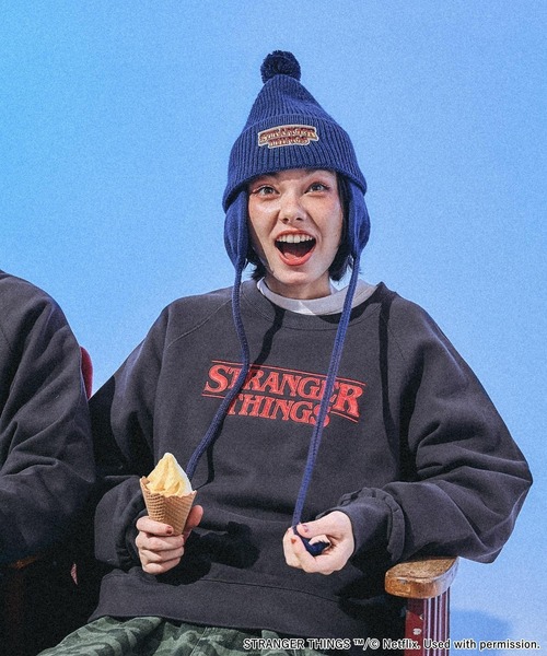 niko and...(ニコアンド)の「【STRANGER THINGS】コラボ アソートスウェットプルオーバー(スウェット・レディース・チャコール/ネイビー/ナチュラル/オフホワイト・LARGE/MEDIUM)」の20枚目の写真