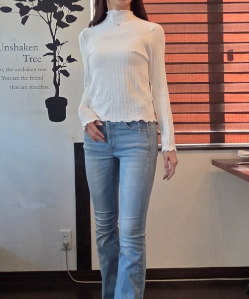 ｔｏｌｅｎｅ（トレネ）の「メロー使い ワイドリブ ハイネック トップス（Tシャツ/カットソー・レディース・ライトブルー/ブラック/イエロー/ホワイト・FREE）」の14枚目の写真