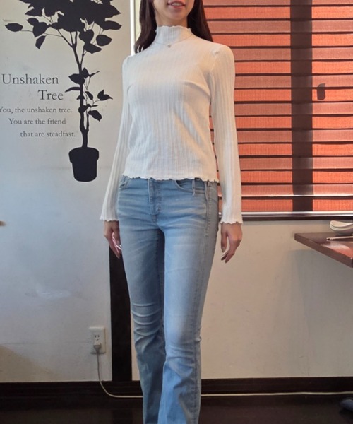 ｔｏｌｅｎｅ（トレネ）の「メロー使い ワイドリブ ハイネック トップス（Tシャツ/カットソー・レディース・ライトブルー/ブラック/イエロー/ホワイト・FREE）」の15枚目の写真