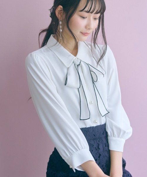 marun（マルン）の「＜大きいサイズ＞配色リボン使いブラウス marun（シャツ/ブラウス・レディース・オフホワイト/サックスブルー・5L/4L/3L/LL/L）」の2枚目の写真