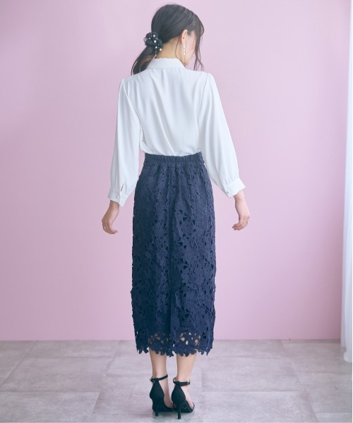 marun（マルン）の「＜大きいサイズ＞配色リボン使いブラウス marun（シャツ/ブラウス・レディース・オフホワイト/サックスブルー・5L/4L/3L/LL/L）」の4枚目の写真