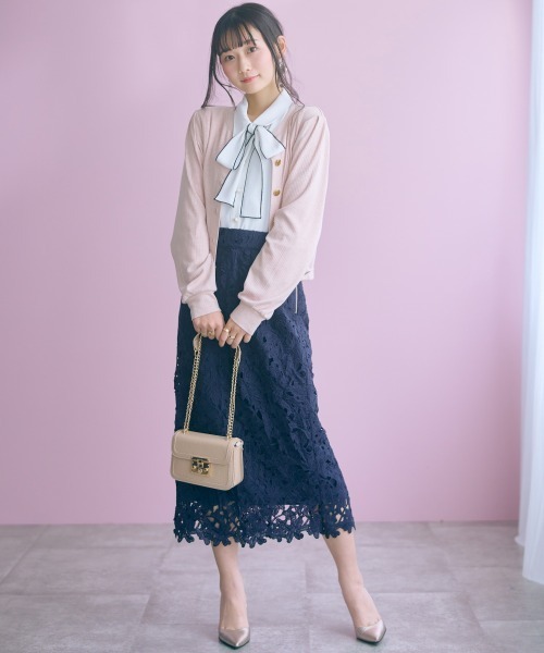 marun（マルン）の「＜大きいサイズ＞配色リボン使いブラウス marun（シャツ/ブラウス・レディース・オフホワイト/サックスブルー・5L/4L/3L/LL/L）」の6枚目の写真