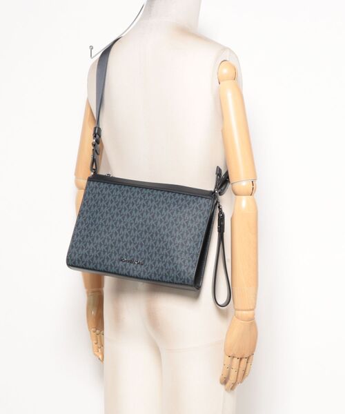 MICHAEL KORS(マイケルコース)の「COOPER 3 IN 1 クロスボディ ポーチ - MKシグネチャー(ショルダーバッグ・メンズ・ブルー系その他・FREE)」の5枚目の写真