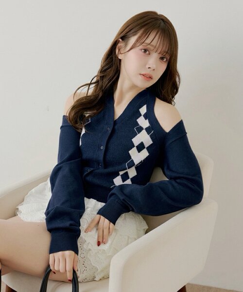 Chico(チコ)の「肩スリットアーガイルニット(ニット/セーター・レディース・グレー/ネイビー/アイボリー・FREE)」の3枚目の写真