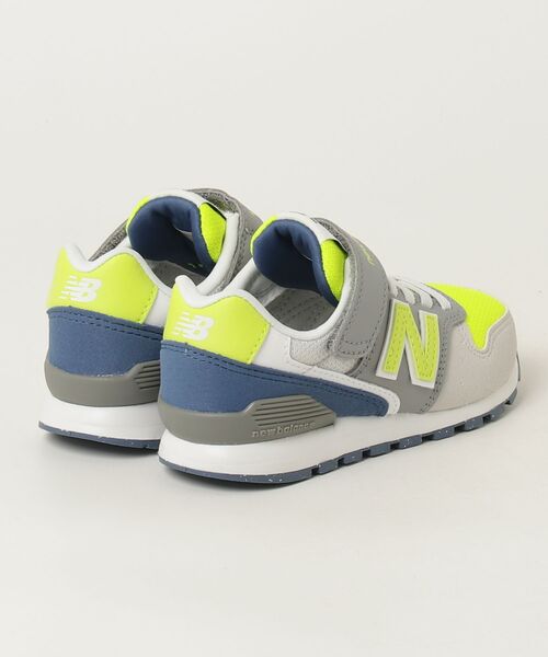 NEW BALANCE（ニューバランス）の「996 Bungee with Top Strap（スニーカー・キッズ・ベージュ系その他・17.0cm/17.5cm/18.0cm/18.5cm/19.0cm/19.5cm/20.0cm/20.5cm/21.0cm/21.5cm/22.0cm/22.5cm/23.0cm/23.5cm/24.0cm/24.5cm/25.0cm）」の2枚目の写真