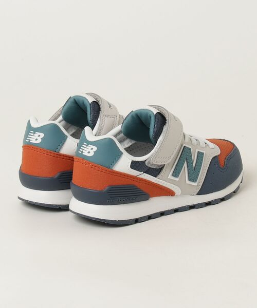 NEW BALANCE（ニューバランス）の「996 Bungee with Top Strap（スニーカー・キッズ・ベージュ系その他・17.0cm/17.5cm/18.0cm/18.5cm/19.0cm/19.5cm/20.0cm/20.5cm/21.0cm/21.5cm/22.0cm/22.5cm/23.0cm/23.5cm/24.0cm/24.5cm/25.0cm）」の4枚目の写真