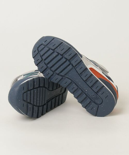 NEW BALANCE（ニューバランス）の「996 Bungee with Top Strap（スニーカー・キッズ・ベージュ系その他・17.0cm/17.5cm/18.0cm/18.5cm/19.0cm/19.5cm/20.0cm/20.5cm/21.0cm/21.5cm/22.0cm/22.5cm/23.0cm/23.5cm/24.0cm/24.5cm/25.0cm）」の5枚目の写真