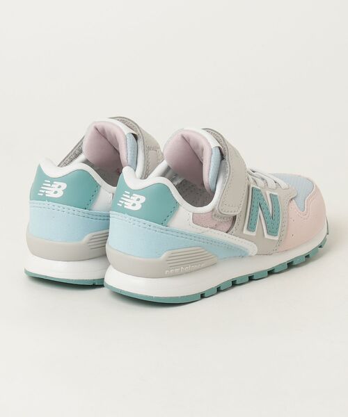 NEW BALANCE（ニューバランス）の「996 Bungee with Top Strap（スニーカー・キッズ・ベージュ系その他・17.0cm/17.5cm/18.0cm/18.5cm/19.0cm/19.5cm/20.0cm/20.5cm/21.0cm/21.5cm/22.0cm/22.5cm/23.0cm/23.5cm/24.0cm/24.5cm/25.0cm）」の6枚目の写真