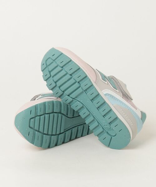 NEW BALANCE（ニューバランス）の「996 Bungee with Top Strap（スニーカー・キッズ・ベージュ系その他・17.0cm/17.5cm/18.0cm/18.5cm/19.0cm/19.5cm/20.0cm/20.5cm/21.0cm/21.5cm/22.0cm/22.5cm/23.0cm/23.5cm/24.0cm/24.5cm/25.0cm）」の7枚目の写真