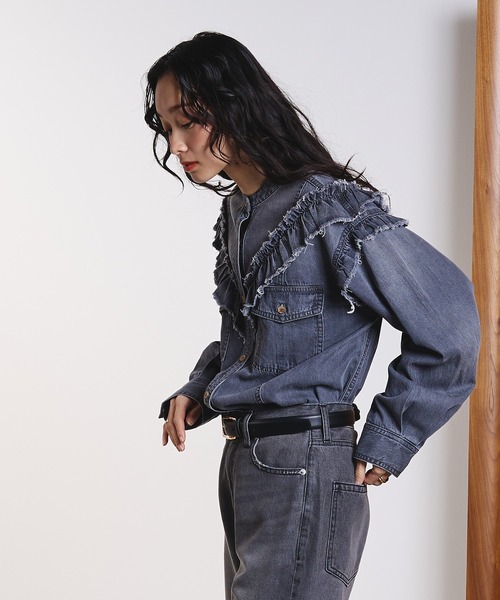 ROSE BUD（ローズバッド）の「FRILL DENIM SHIRTS（シャツ/ブラウス・レディース・ブラック/インディゴブルー・ONE SIZE）」の5枚目の写真
