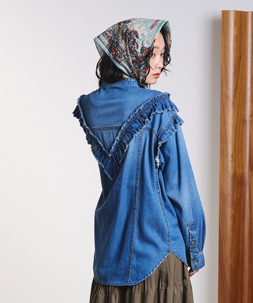 ROSE BUD（ローズバッド）の「FRILL DENIM SHIRTS（シャツ/ブラウス・レディース・ブラック/インディゴブルー・ONE SIZE）」の15枚目の写真