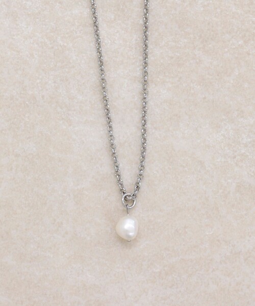 fredy emue（フレディエミュ）の「パールチャームY字ネックレス（ネックレス・レディース・シルバー/ゴールド・FREE）」の9枚目の写真