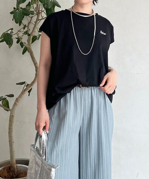 un dix cors(アンディコール)の「タックバルーンワンポイント刺繍T(Tシャツ/カットソー・レディース・ブラック/オフホワイト・FREE)」の2枚目の写真