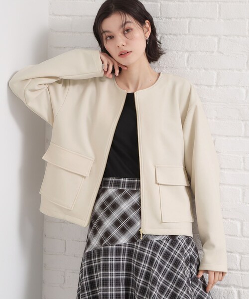 THE SHOP TK (ザ ショップ ティーケー )の「【オンオフ問わず活躍】ダンボールカルゼジャケット(ノーカラージャケット・レディース・ライトベージュ/ブラック・13/12)」の2枚目の写真