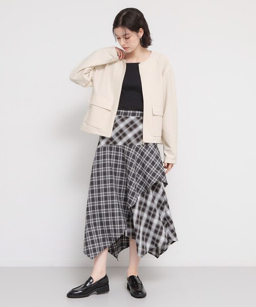 THE SHOP TK (ザ ショップ ティーケー )の「【オンオフ問わず活躍】ダンボールカルゼジャケット(ノーカラージャケット・レディース・ライトベージュ/ブラック・13/12)」の16枚目の写真