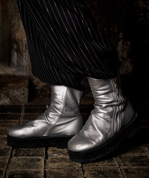 glamb(グラム)の「Drape Leather Boots / ドレープレザーブーツ(ブーツ・メンズ・ブラック/ブラウン/シルバー・25/26/27/28)」の1枚目の写真