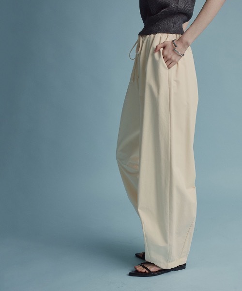 W:Huku(フーク)の「【W:Huku / スムースタッチコットン】バレルレッグ イージーパンツ / Smooth Touch Cotton Easy Pants(その他パンツ・レディース・ベージュ系その他/ブラック/オフホワイト・FREE)」の3枚目の写真