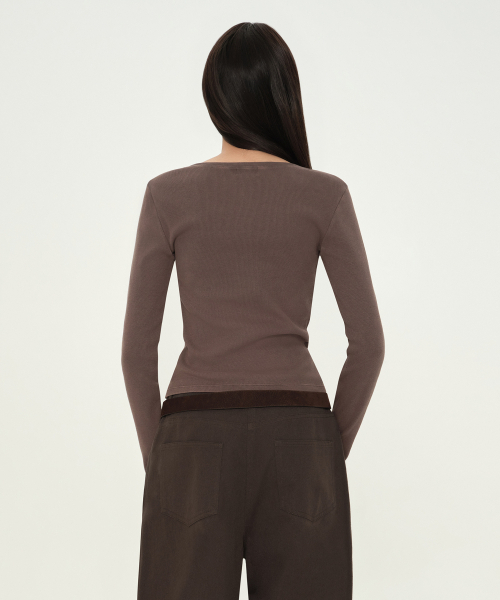 MUSINSA STANDARD WOMAN（ムシンサスタンダードウーマン）の「ウィメンズピグメントリブスリムスクープネック長袖Tシャツ[ブラウン]（Tシャツ/カットソー・レディース・その他・X-SMALL/SMALL/MEDIUM/LARGE）」の3枚目の写真
