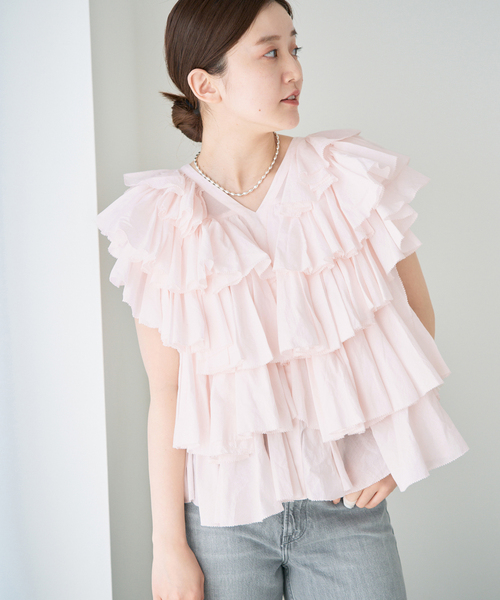 IENA（イエナ）の「AAYUSHI/アユーシ レイヤードラッフルブラウス SFN0715（シャツ/ブラウス・レディース・ピンク/ブラック・FREE）」の2枚目の写真