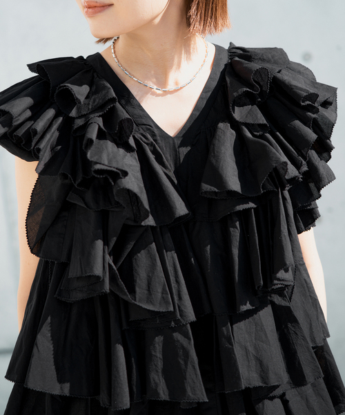 IENA（イエナ）の「AAYUSHI/アユーシ レイヤードラッフルブラウス SFN0715（シャツ/ブラウス・レディース・ピンク/ブラック・FREE）」の9枚目の写真