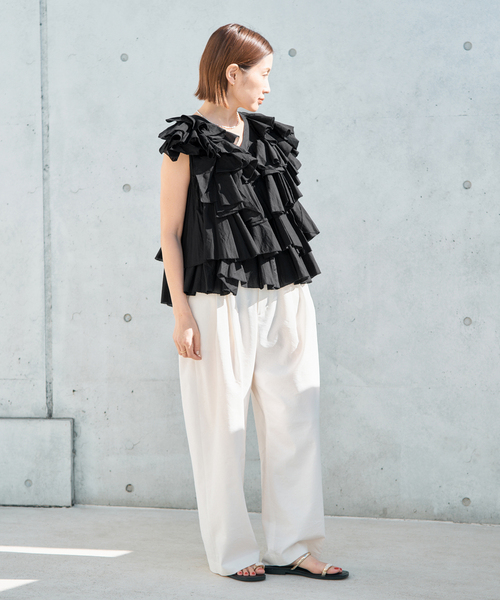 IENA（イエナ）の「AAYUSHI/アユーシ レイヤードラッフルブラウス SFN0715（シャツ/ブラウス・レディース・ピンク/ブラック・FREE）」の11枚目の写真