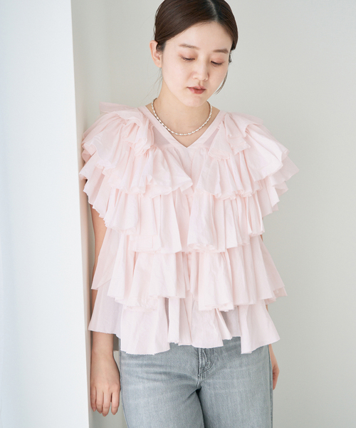 IENA（イエナ）の「AAYUSHI/アユーシ レイヤードラッフルブラウス SFN0715（シャツ/ブラウス・レディース・ピンク/ブラック・FREE）」の16枚目の写真
